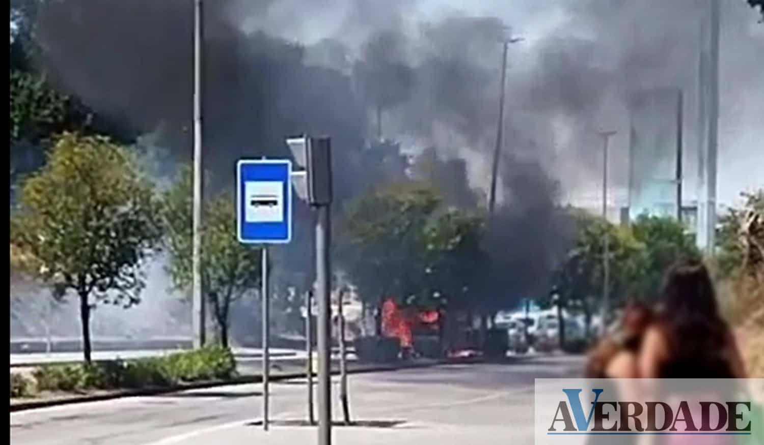 Homem sofre queimaduras após incêndio em carrinha na Maia