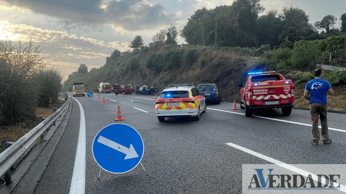 Acidente na A4 provocou dois feridos