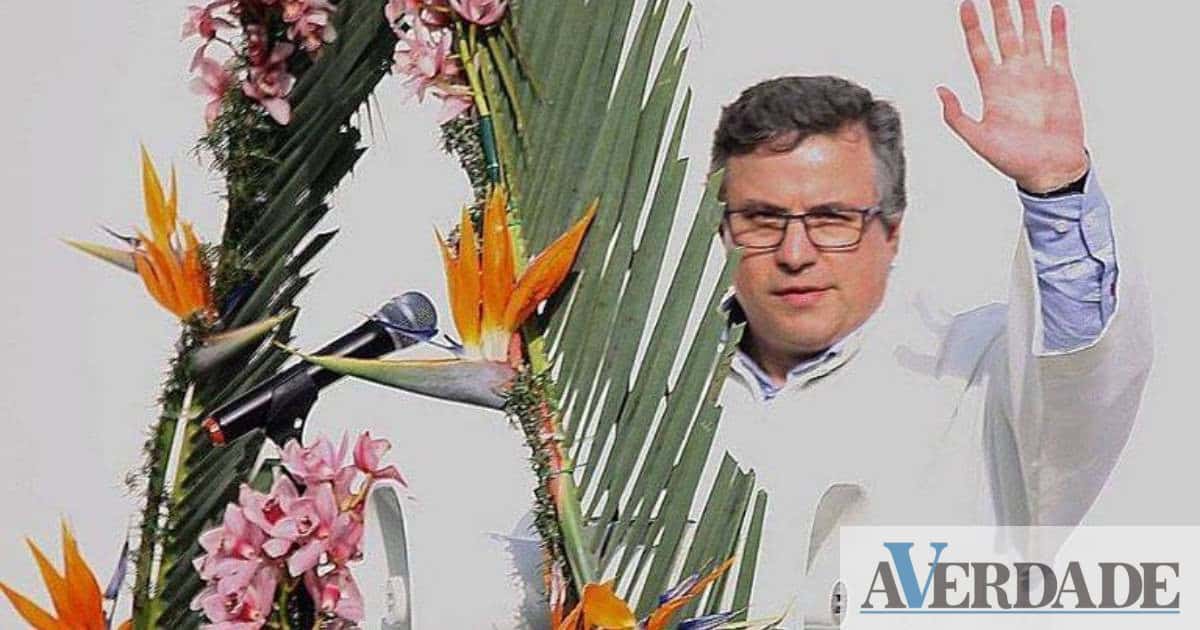 Padre José Augusto Marques apresenta o livro "Pausar a Vida" em Resende