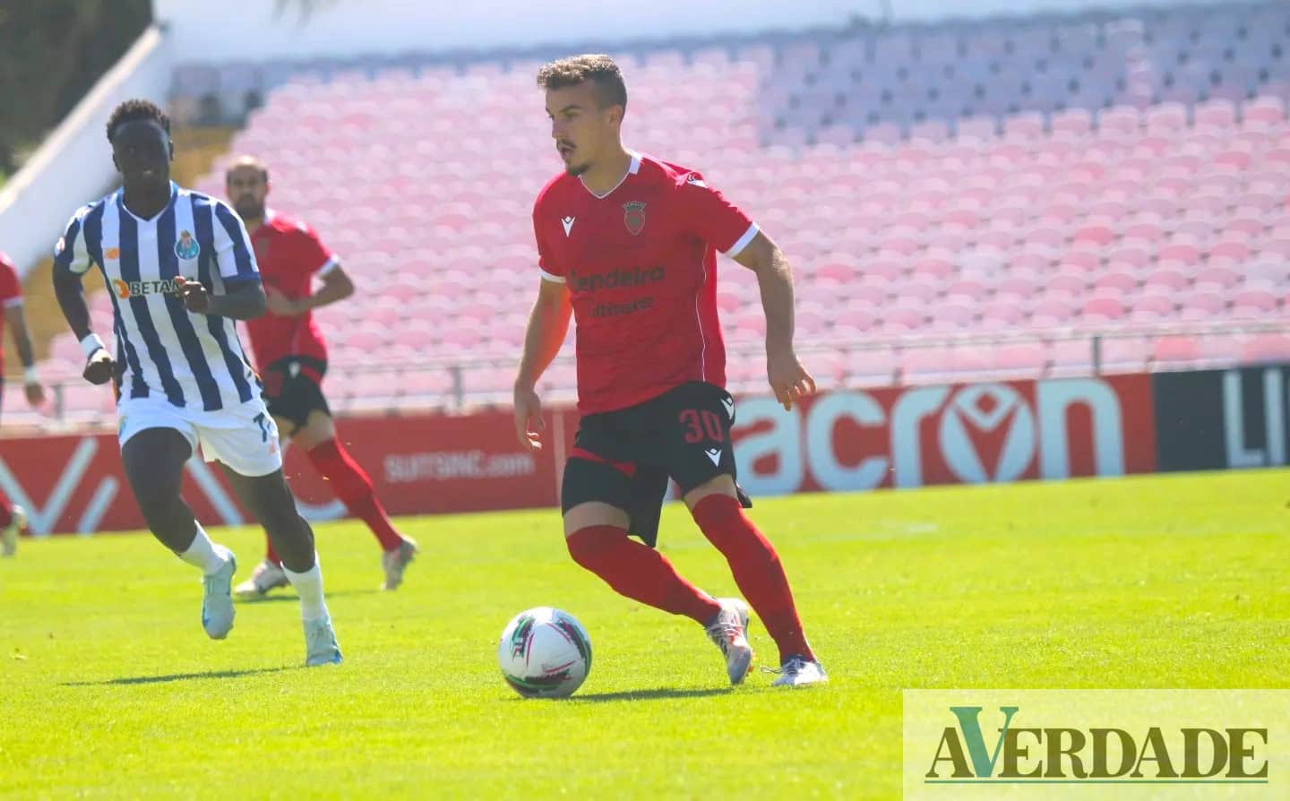 FC Penafiel empata na receção ao FC Porto B, mas isola-se na liderança da II Liga