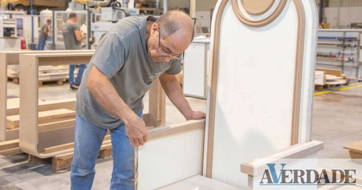 Empresa de Paredes desenha e produz cadeir&atilde;o para o Papa Francisco
