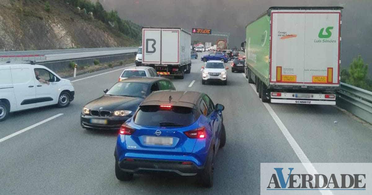Paredes e Gondomar: Incêndio em Aguiar de Sousa continua ativo e corta A41 e EN319