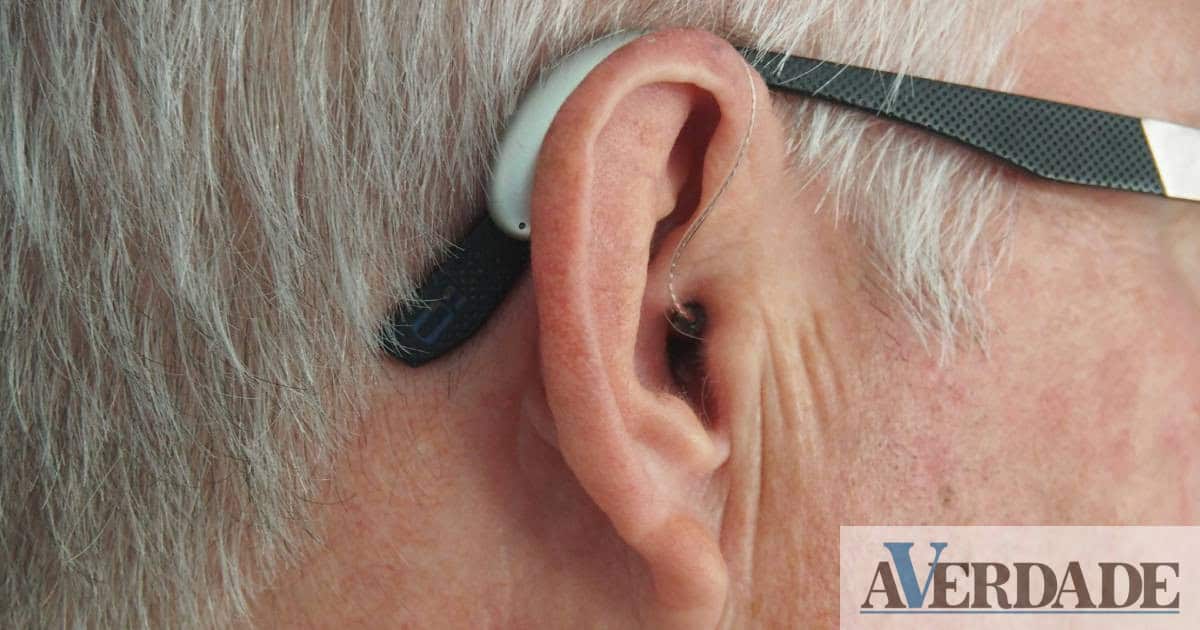 Especialistas alertam para sinais de perda auditiva e a importância da detecção precoce