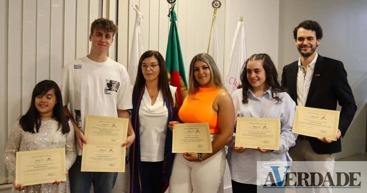 Rotary Club de Celorico de Basto entregou prémios de mérito escolar aos melhores alunos