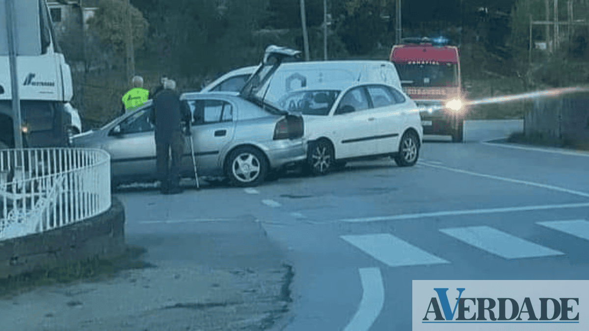 Colisão Rodoviária entre dois veículos provoca três feridos em Penafiel