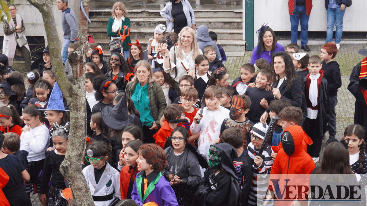 Escola Básica EB1 do Marco de Canaveses celebrou o Halloween nas ruas da cidade