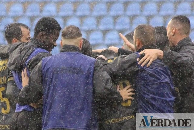 Marco 09 regressa às vitórias com golo de penálti em período de compensação