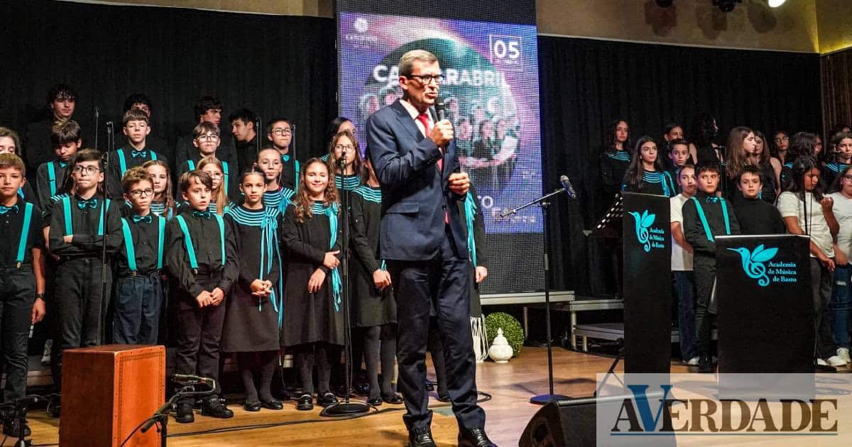 "Cantar Abril" encheu o Centro Cultural Marcelo Rebelo de Sousa em Celorico de Basto