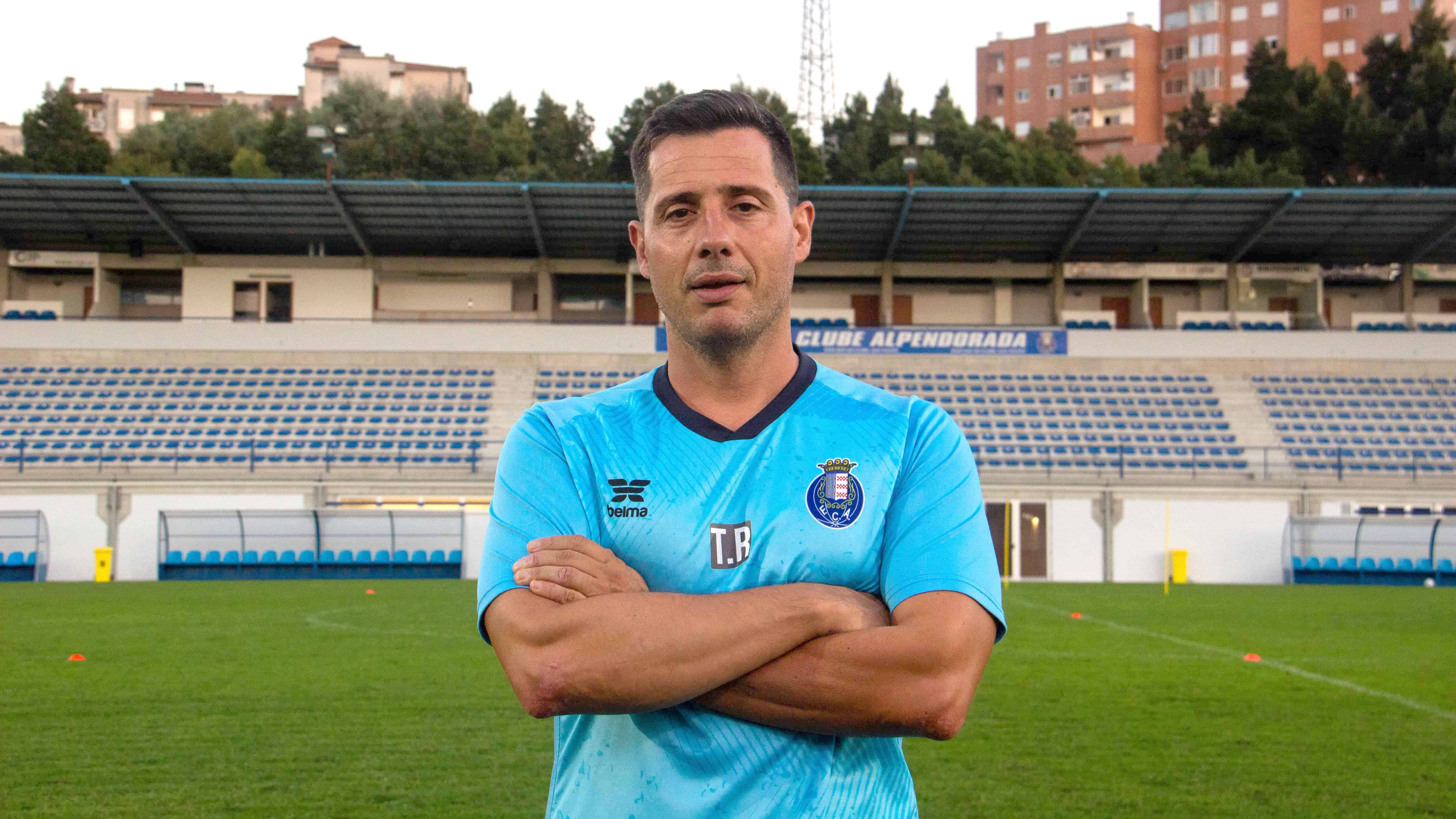 Técnico do FC Alpendorada promete "lutar por pontos" no dérbi com o Marco 09