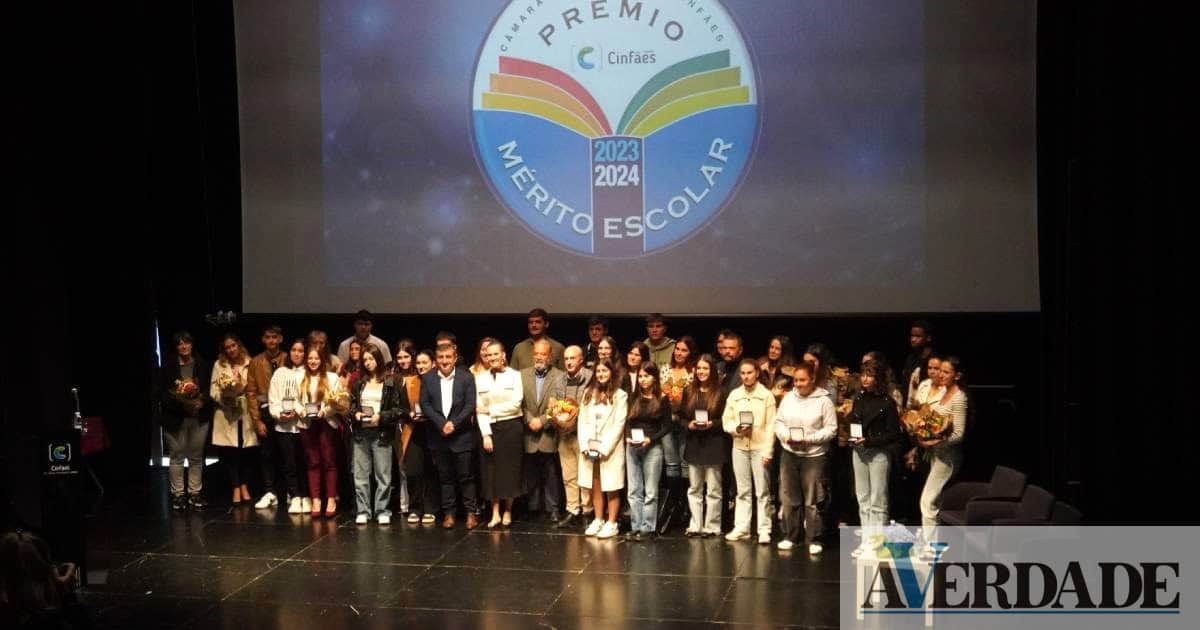 Município de Cinfães distinguiu melhores alunos: "Vale a pena investir na educação"