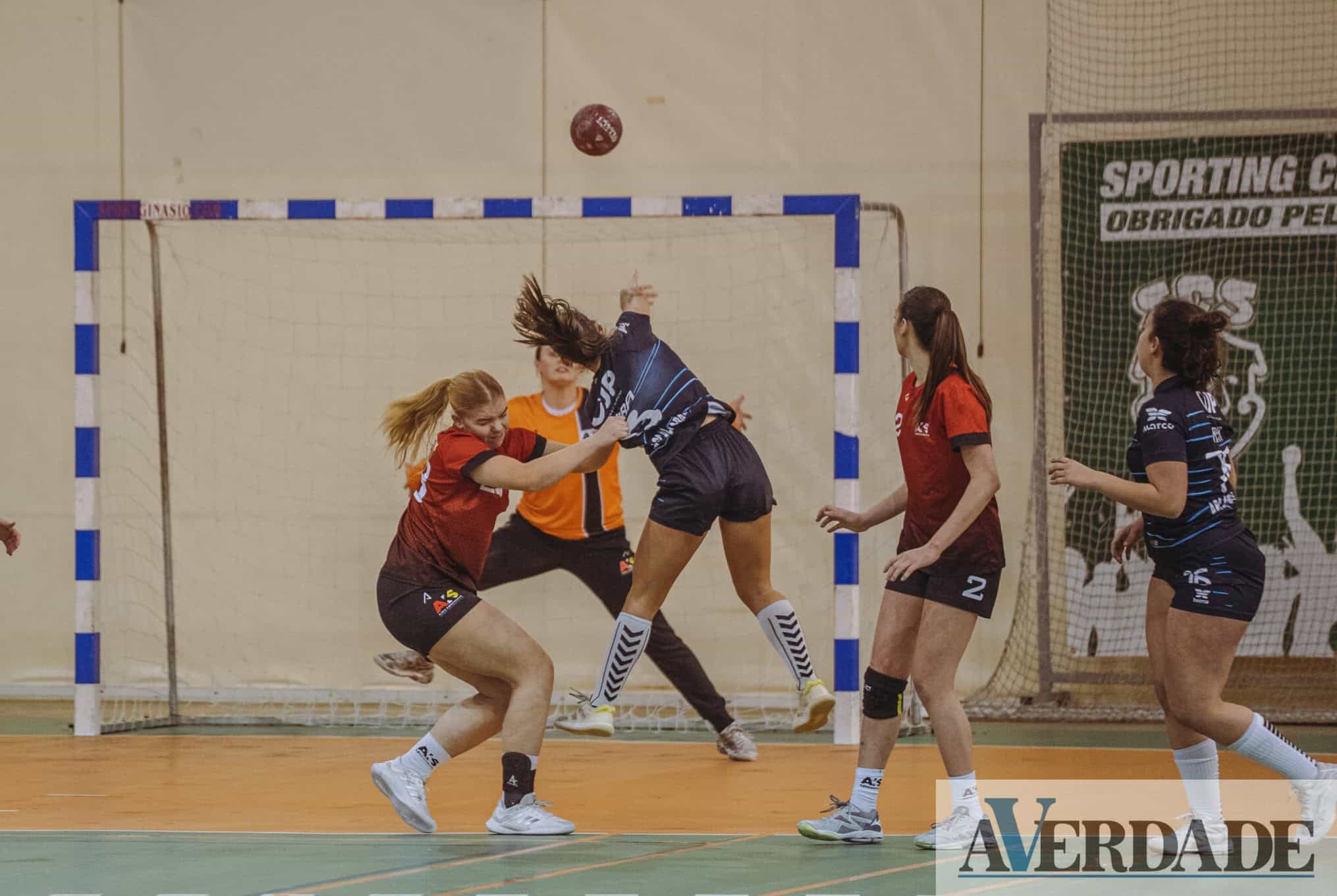 Equipa de andebol feminino da ARCA regressa às vitórias e mantém-se na luta pelo 'play-off' de subida