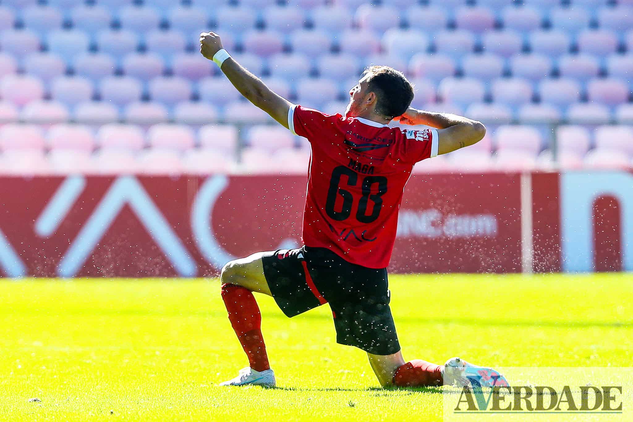 FC Penafiel vence FC Felgueiras com golo nos descontos e isola-se na liderança da II Liga