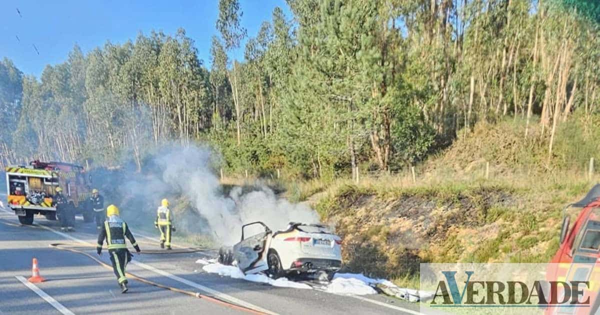 Carro em combustão na A4