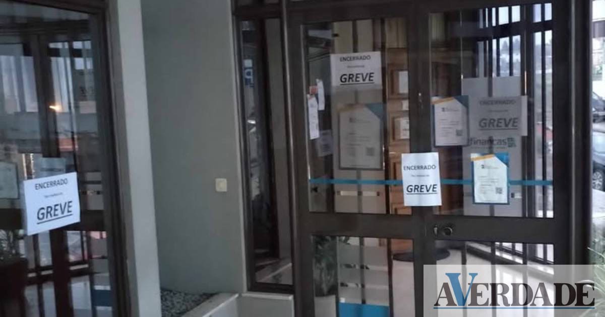 Trabalhadores das Finanças em greve. Serviços encerrados na região