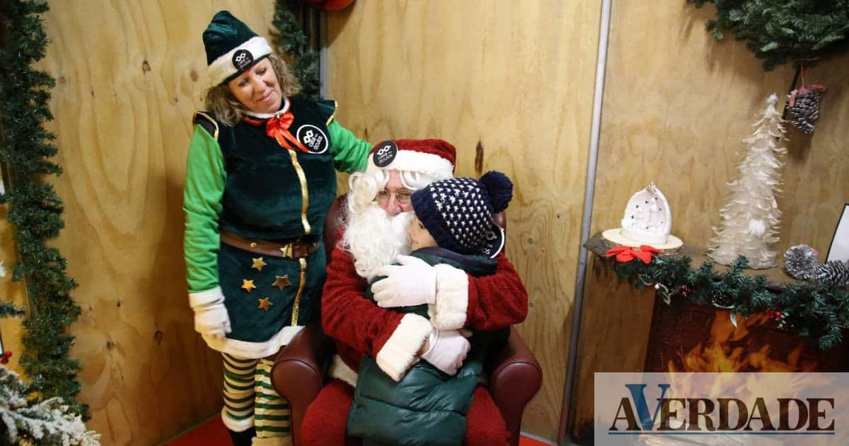 Chegada do Pai Natal a Lousada acompanhada pelo "Desfile de Pais Natais Solidário"