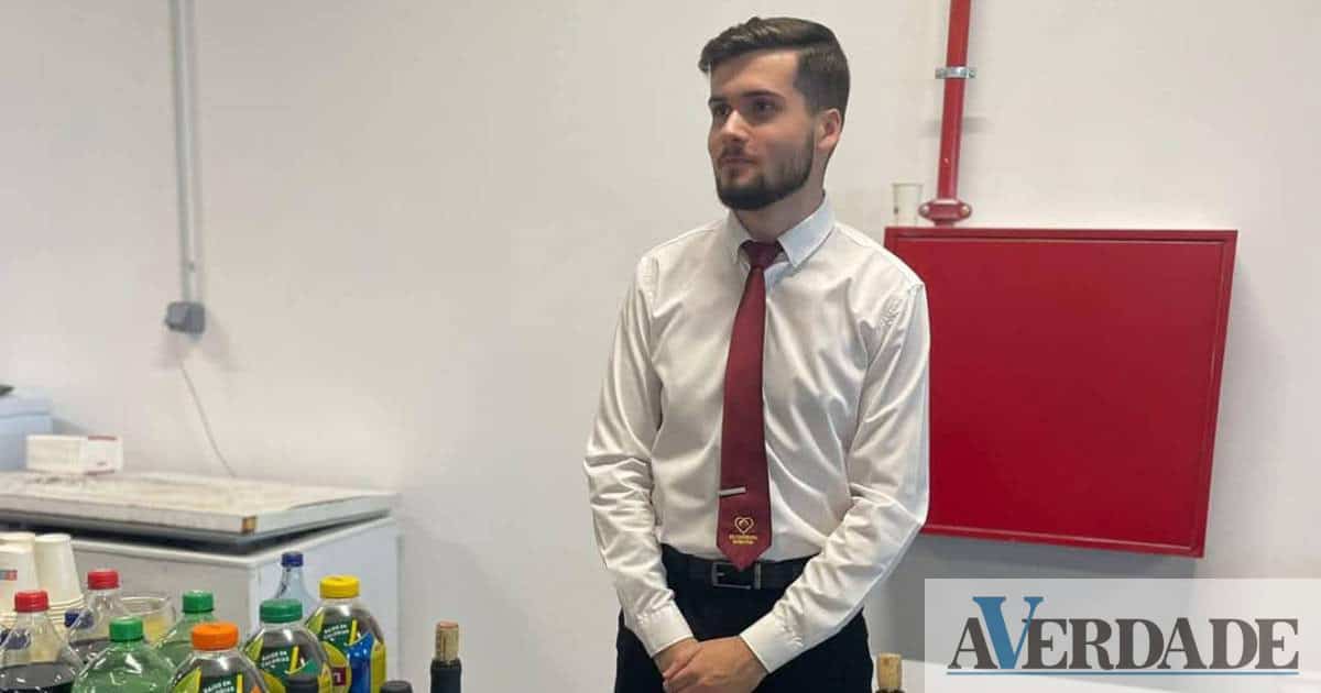 Rui Vieira, aos 18 anos, abdica da família e amigos para trabalhar na Passagem de Ano
