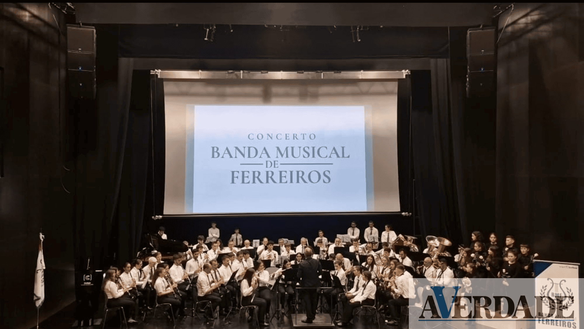 Câmara Municipal de Cinfães financia novo fardamento da Banda Musical de Ferreiros