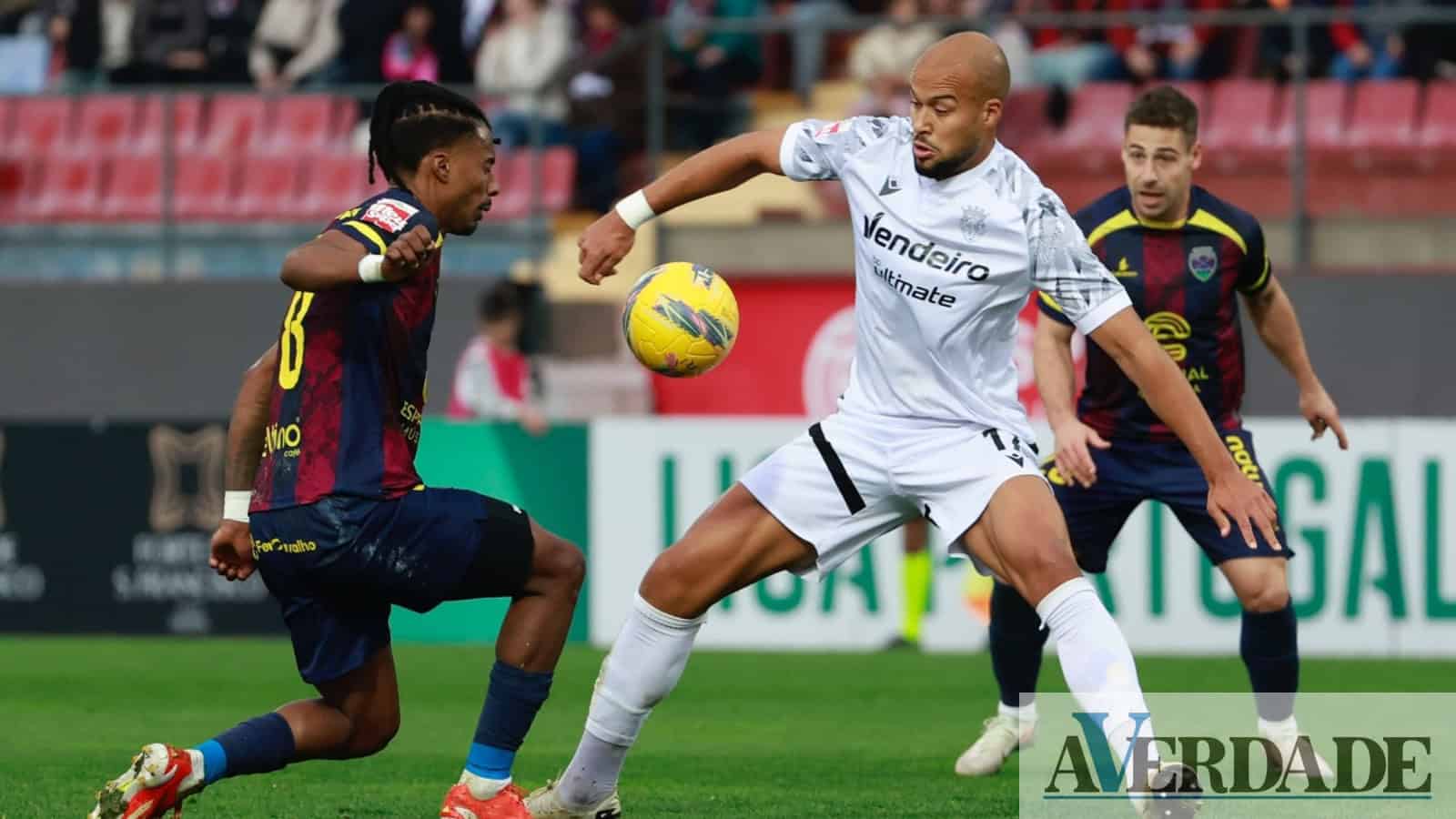 Penafiel reforça liderança na II Liga com vitória no Desportivo de Chaves