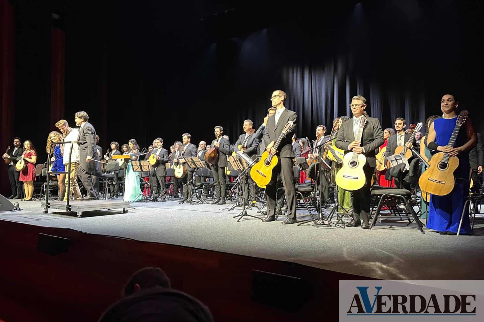Orquestra Portuguesa de Guitarras e Bandolins e Tiago Nacarato esgotaram Concerto de Reis