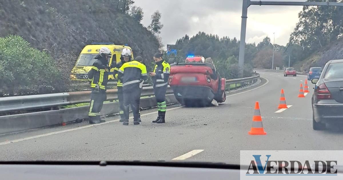 Despiste na A4 provoca dois feridos