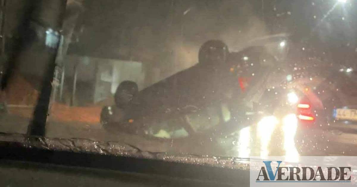 Carro despista-se em Paredes