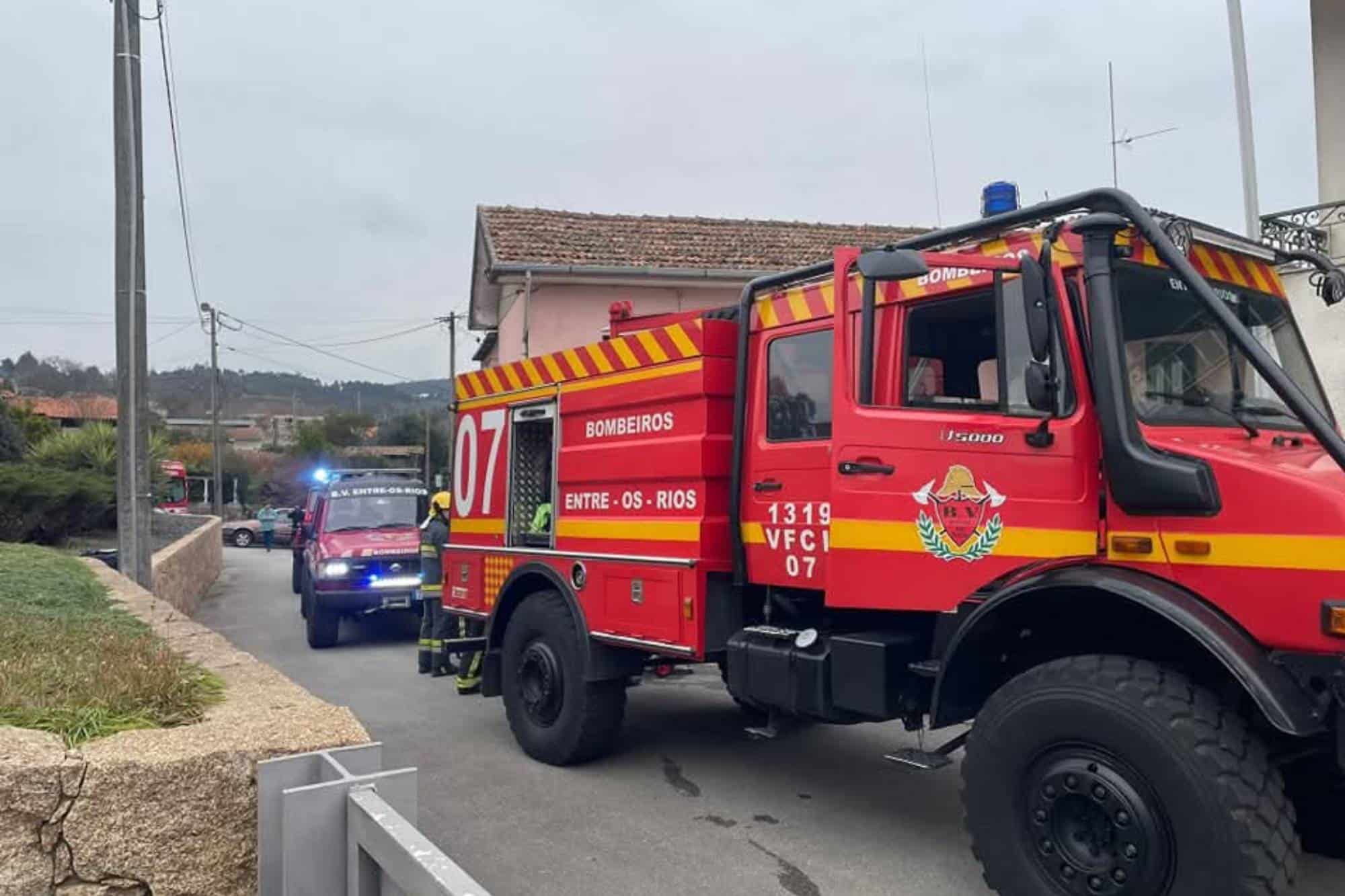 Bombeiros de Entre-os-Rios acionados para incêndio habitacional
